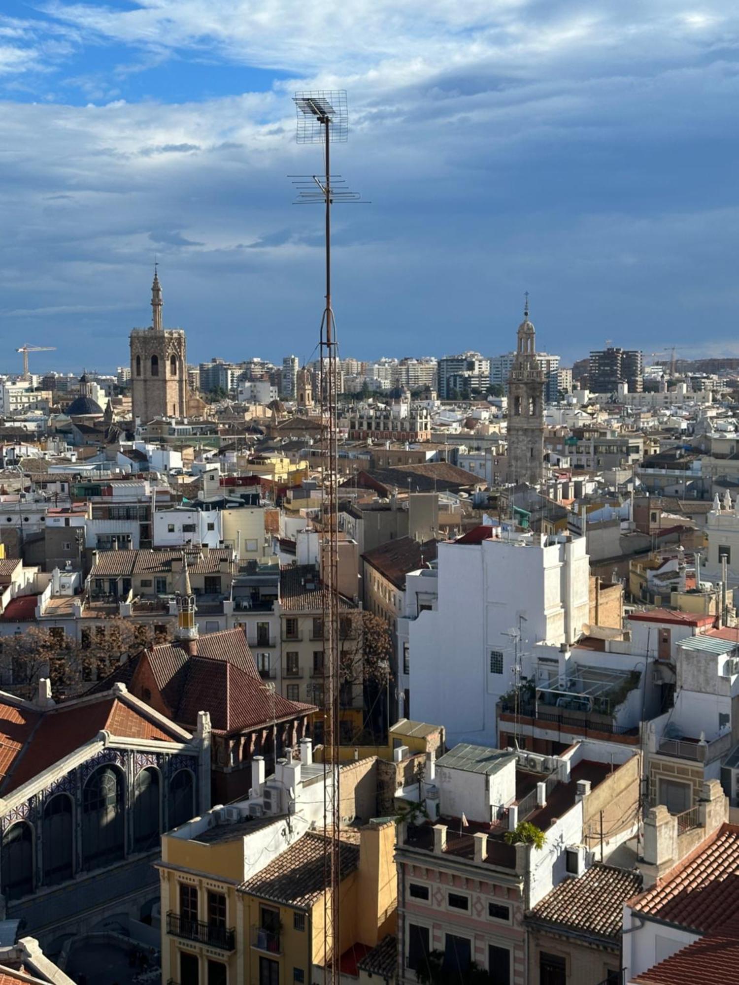 Mirador 1 Del Mercado Central - Habitacion Con Bano Privado En El Centro De La Ciudad Vella Valencia Luaran gambar