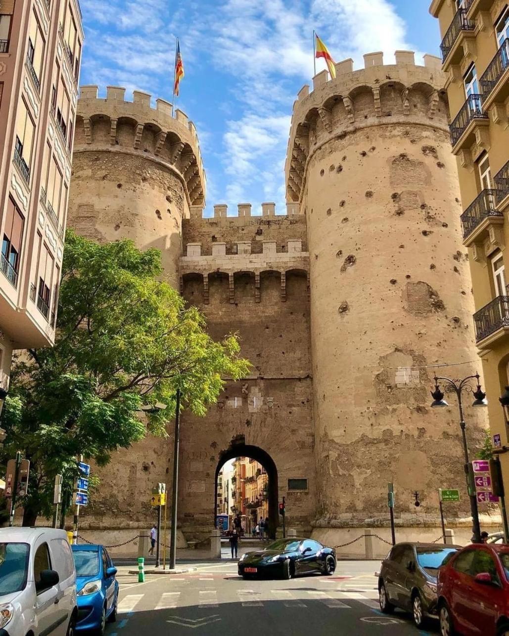 Mirador 1 Del Mercado Central - Habitacion Con Bano Privado En El Centro De La Ciudad Vella Valencia Luaran gambar