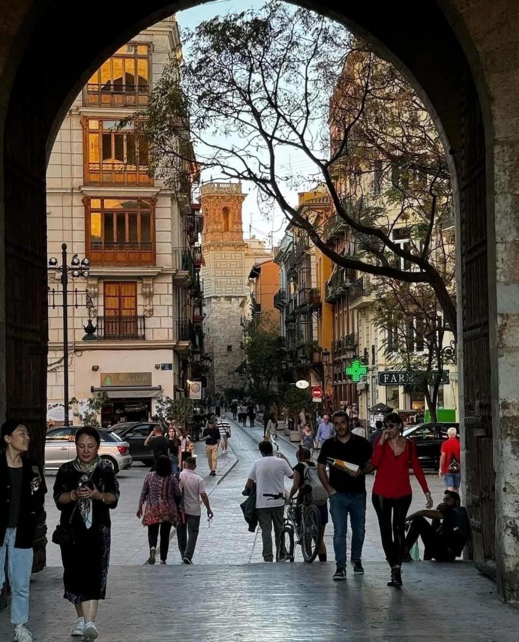 Mirador 1 Del Mercado Central - Habitacion Con Bano Privado En El Centro De La Ciudad Vella Valencia Luaran gambar